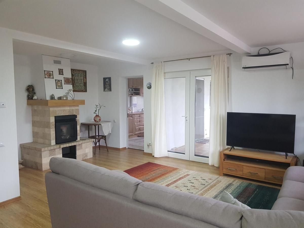 Casa Elis Piscina, Jacuzzy , Sauna, Ciubar Merei ภายนอก รูปภาพ